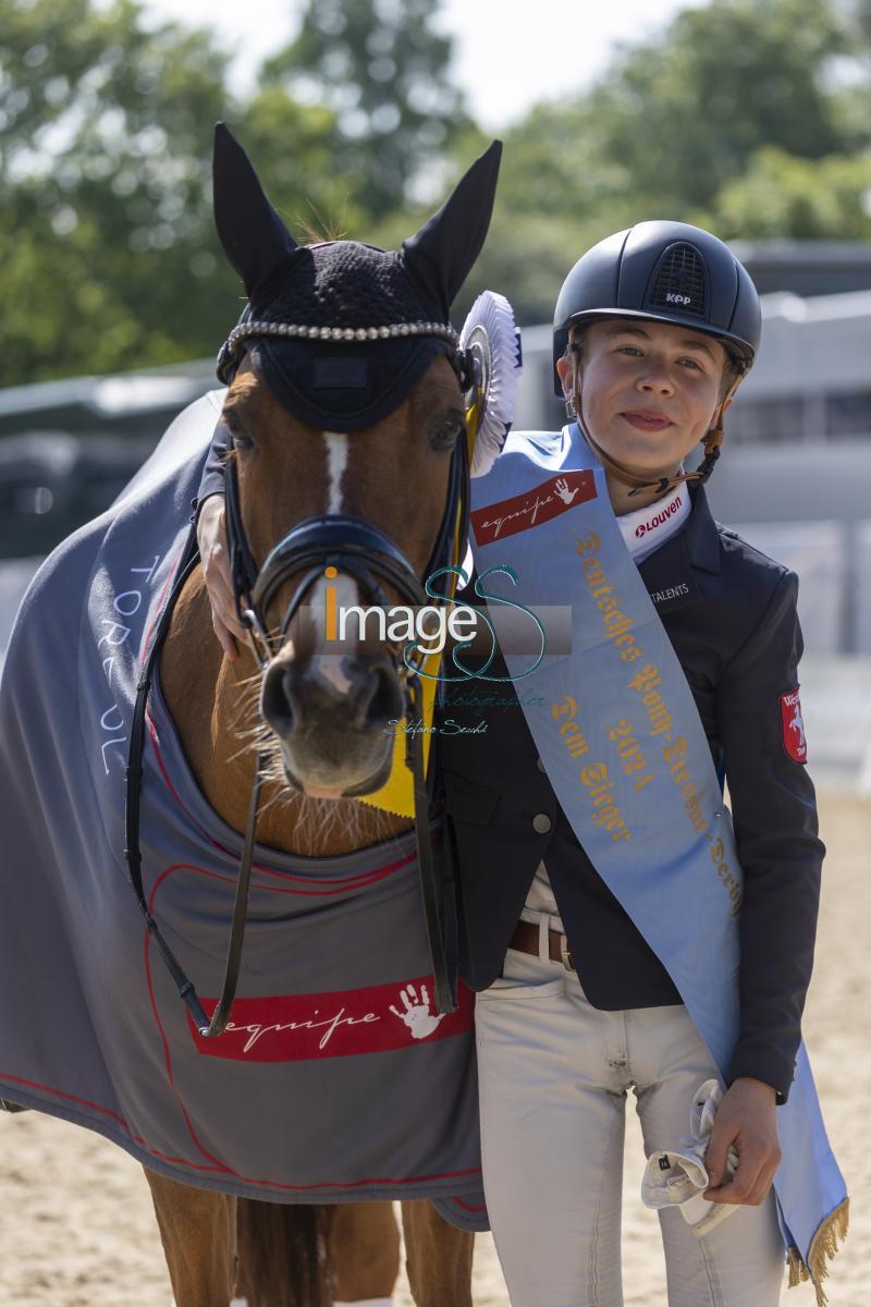 DressageEquipe_Hamburg_20240512_SS359797.jpg